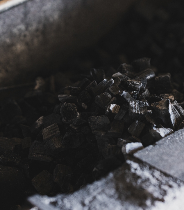 玉鋼を生み出す「たたら製鉄」工程