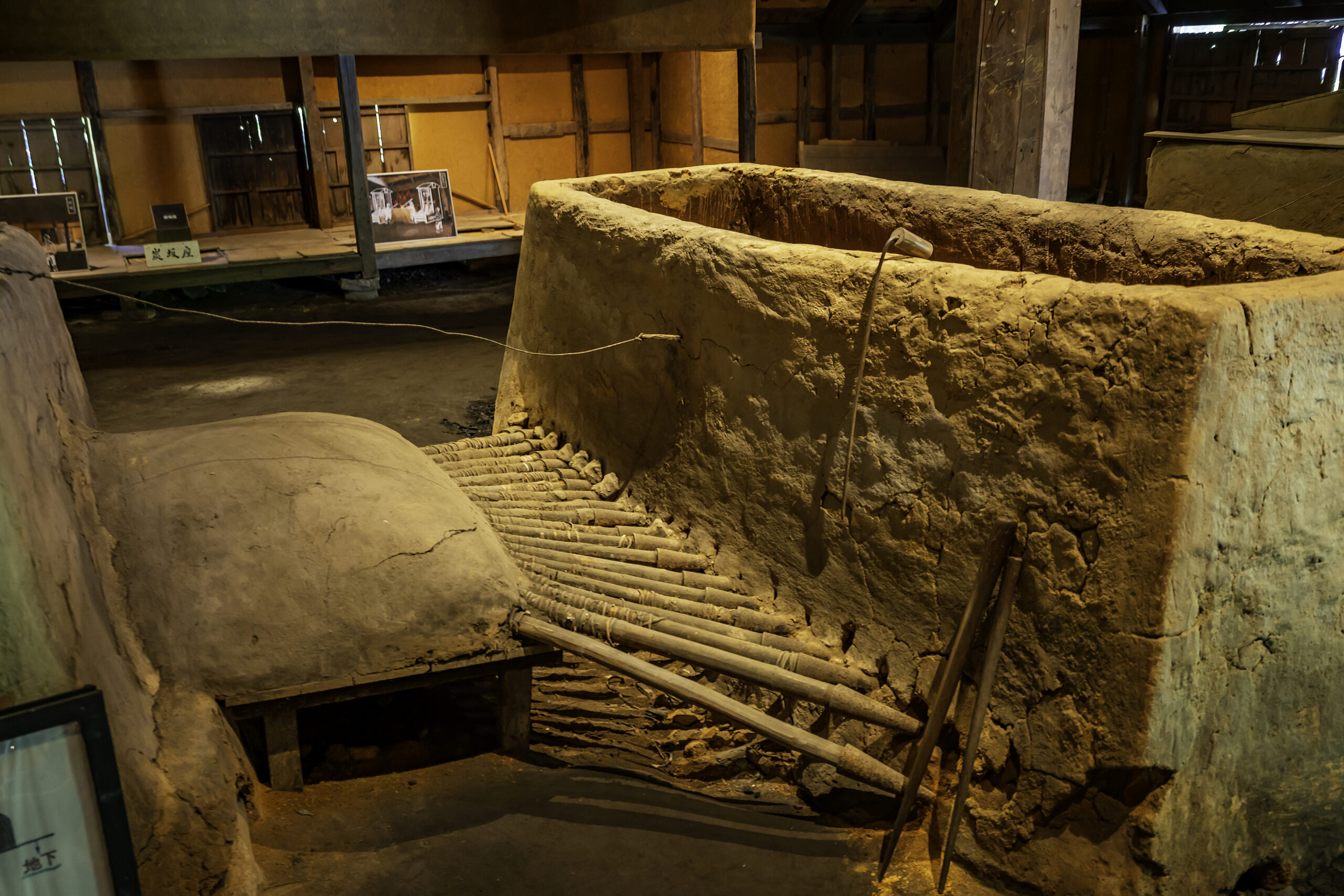 玉鋼を生み出す「たたら製鉄」工程